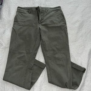 Men’s cuffed green chinos